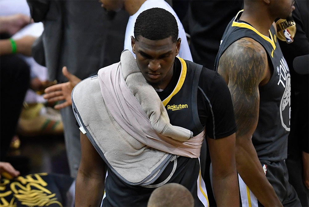 Đâu chỉ có Kevin Durant, một cầu thủ Warriors khác cũng dính chấn thương tại Game 5 NBA Finals Đâu chỉ có Kevin Durant, một cầu thủ Warriors khác cũng dính chấn thương tại Game 5 NBA Finals